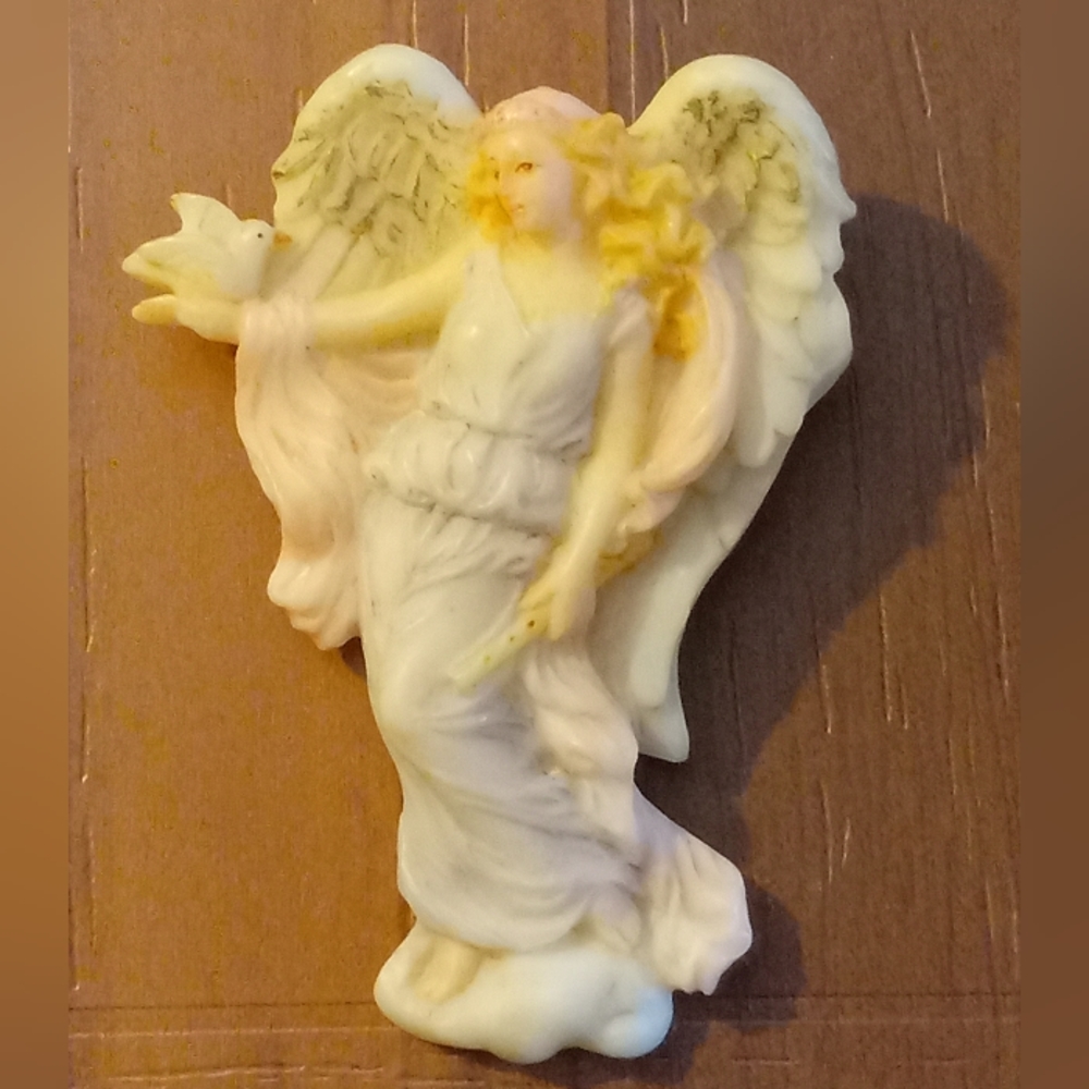 Angel Brooch - Picture 2 of 6